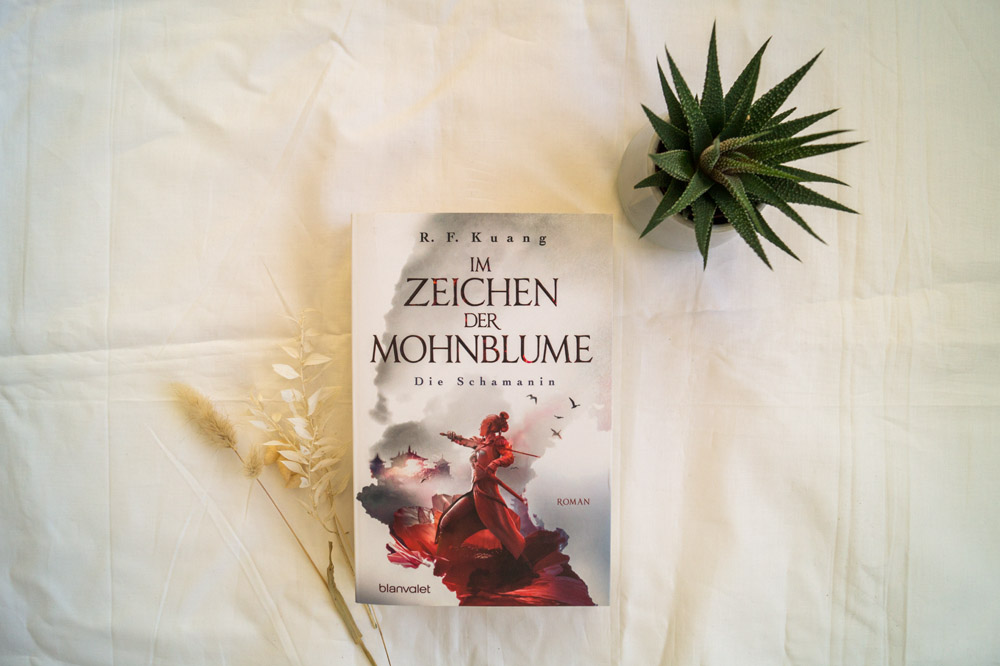 Das Buch "Im Zeichen der Mohnblume" Rebecca F. Kuang - Im Zeichen der Mohnblume. Die Schamanin.