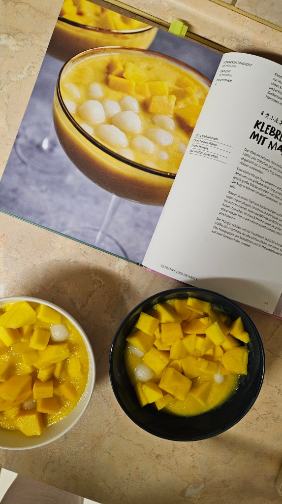 Klebreisbällchen mit Mangopürree